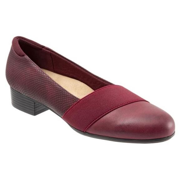 Trotters Melinda Slip-On‎ in Burgundy Snake size 6 flats work red shoes comfort - Picture 1 of 7